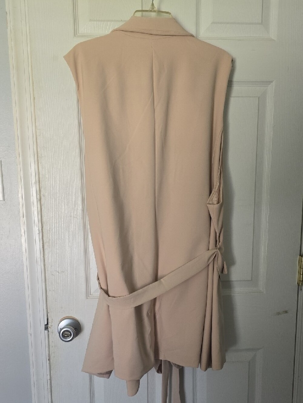 Studio 1940 Sleeveless Tie-Waist Blazer Vest in Light Beige - Picture 3 of 3